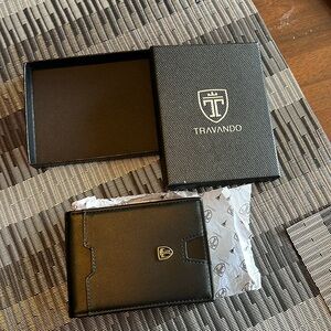 Black brand new leather men’s card holder /money clip